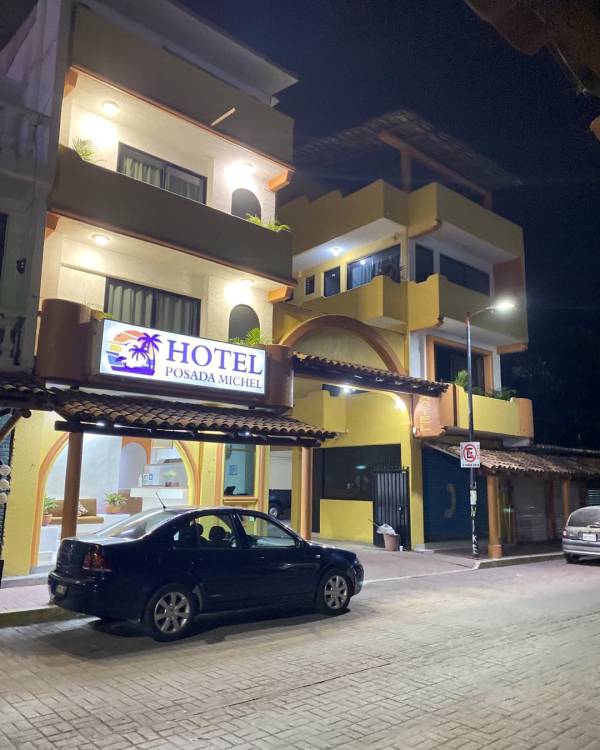 Hotel Posada Michel en el Centro de Zihuatanejo. Hoteles céntricos en Zihuatanejo. Hoteles Familiares en Zihuatanejo. Hoteles Baratos en Zihuatanejo. Hoteles Económicos en Zihuatanejo. Hoteles cerca de la playa en Zihuatanejo. Posadas en Zihuatanejo. Promociones Hoteles en Zihuatanejo